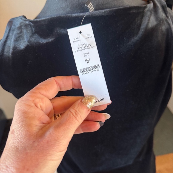 WHITE HOUSE BLACK MARKET NWT BLACK VELVET WOMEN'S SIZE SMALL TOP BRAND NEW! - Picture 2 of 6